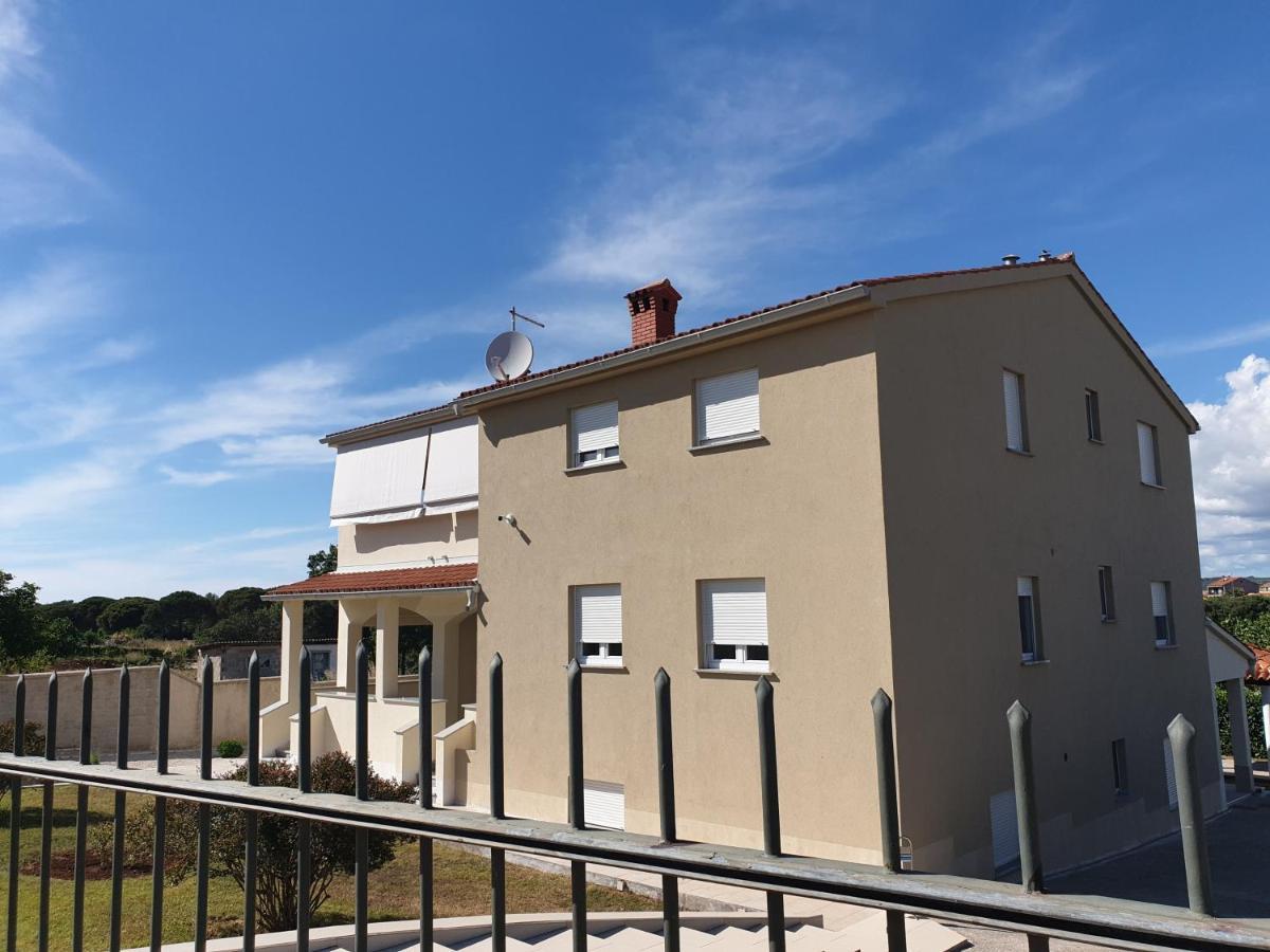 Apartments With A Parking Space Valbandon, Fazana - 7296 Stinjan Bagian luar foto