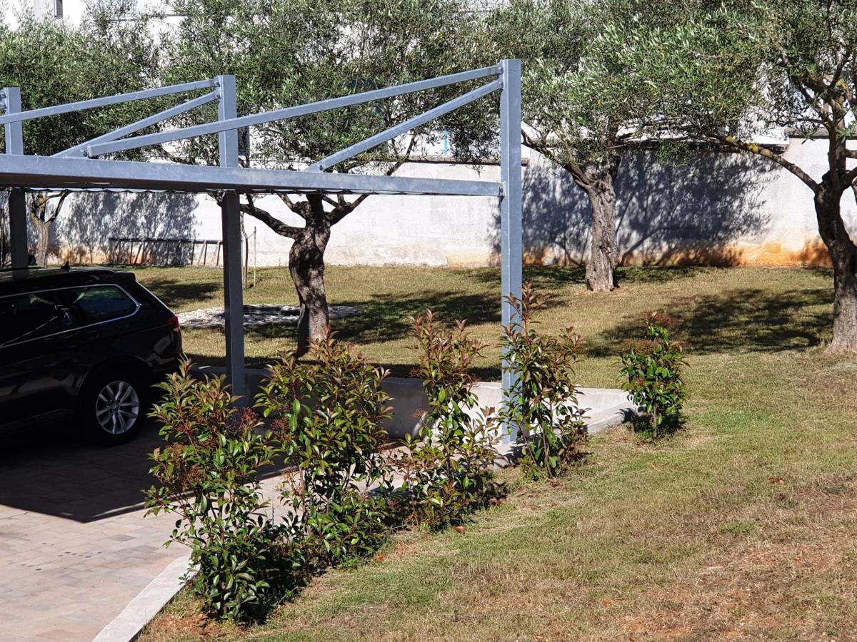 Apartments With A Parking Space Valbandon, Fazana - 7296 Stinjan Bagian luar foto