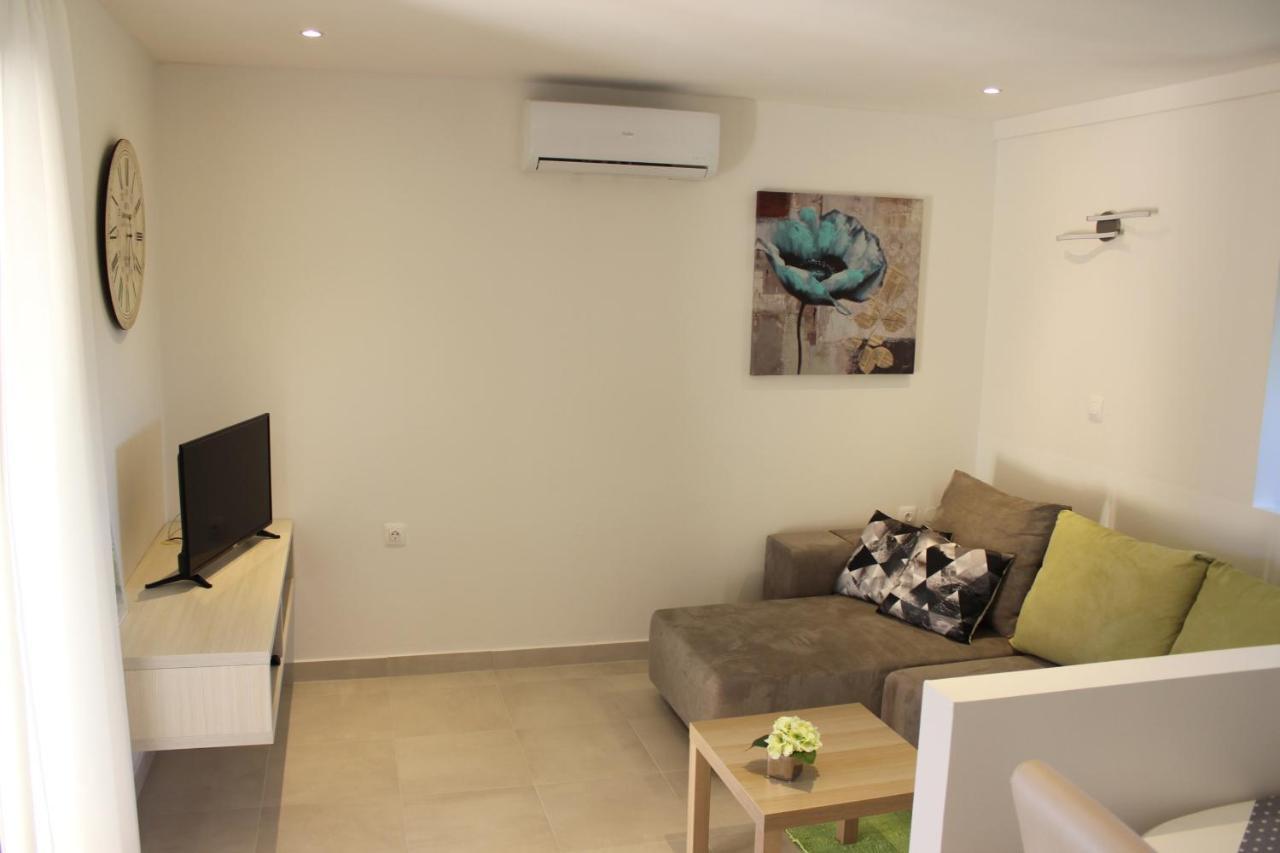 Apartments With A Parking Space Valbandon, Fazana - 7296 Stinjan Bagian luar foto