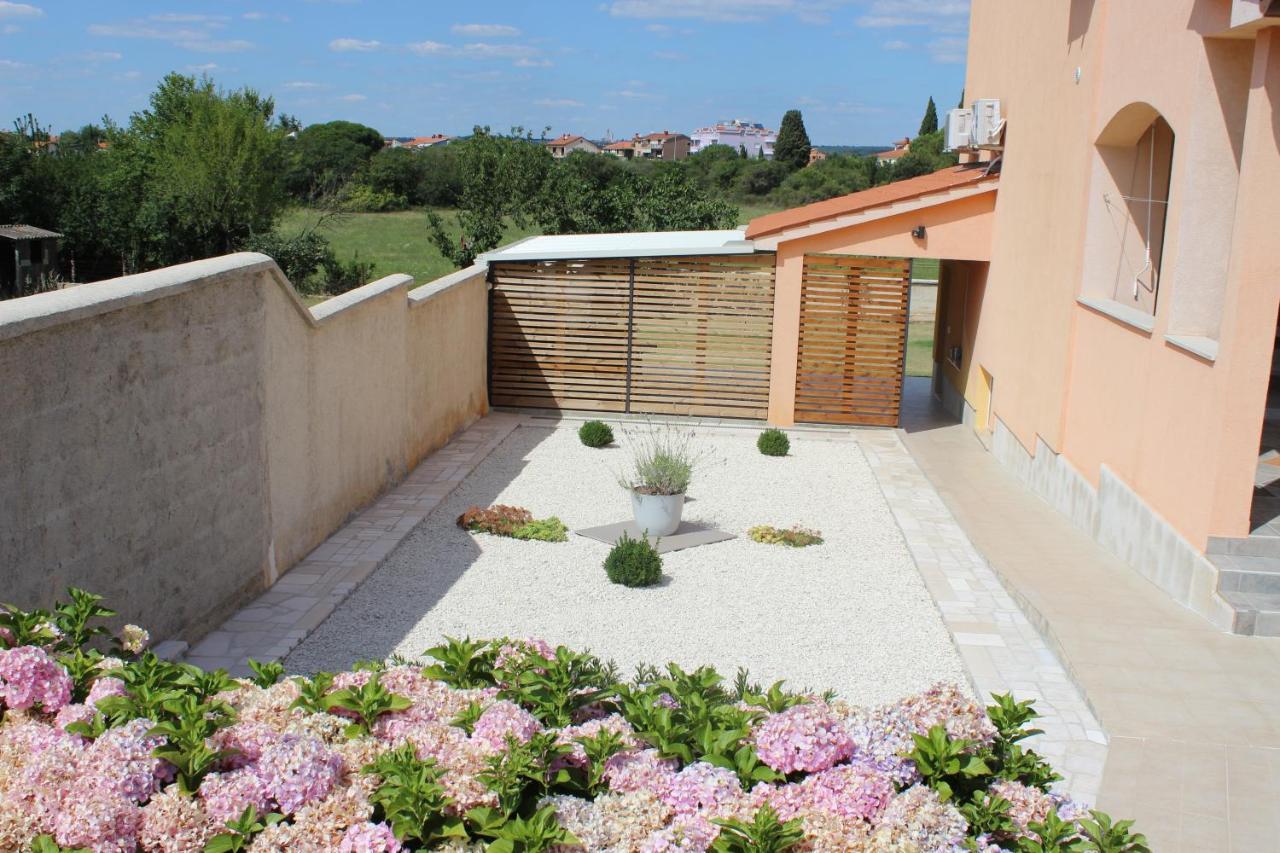 Apartments With A Parking Space Valbandon, Fazana - 7296 Stinjan Bagian luar foto